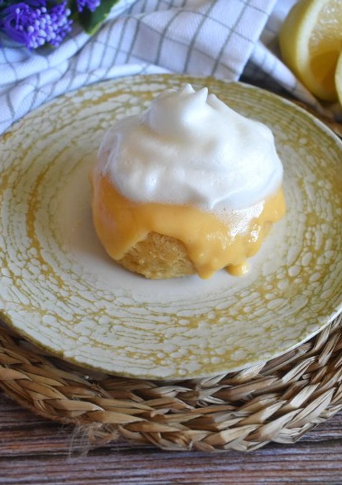 Una foto de Mug cake lemon curd