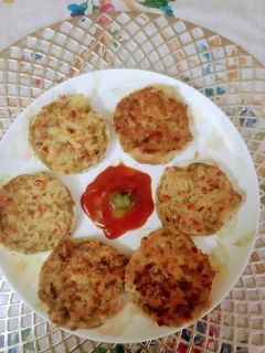 ब्रेड के मिनी उत्तपम(bread ke mini uttappam recipe in hindi) रेसिपी मुख्य फोटो