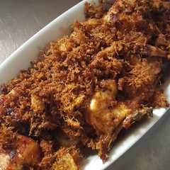 A picture of Ayam Goreng Lengkuas.