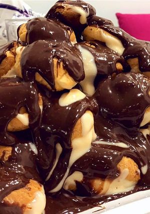 A picture of Profiteroles.