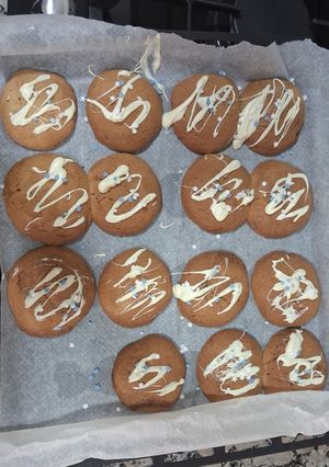 Una foto de Crumbl cookies de chocolate blanco