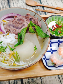 🇻🇳越南牛肉河粉（Phở bò）佐生春卷(Gỏi cuốn) 的食譜成品照片