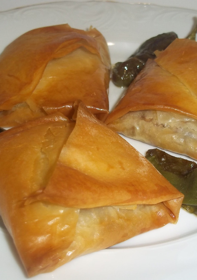 Una foto de Sobres de masa filo rellenas de carne de las sobras del cocido