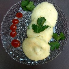 A picture of Rava idli.
