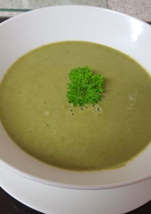 A picture of My Creamed Roast Garlic, Asparagus & Spinach Soup.