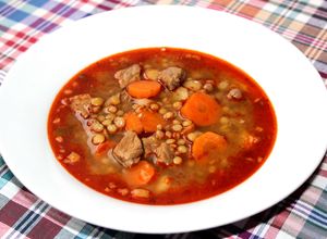 Lencsegulyás recept fotója