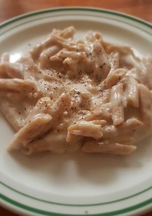 Una foto de Mac & cheese en el micro