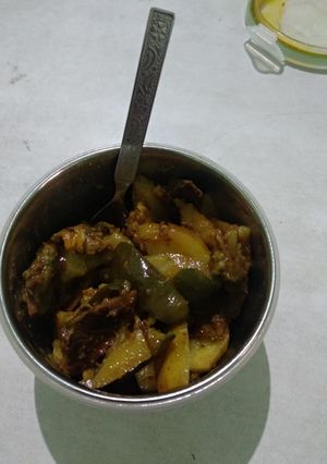 A picture of Potato brinjal vegetable.