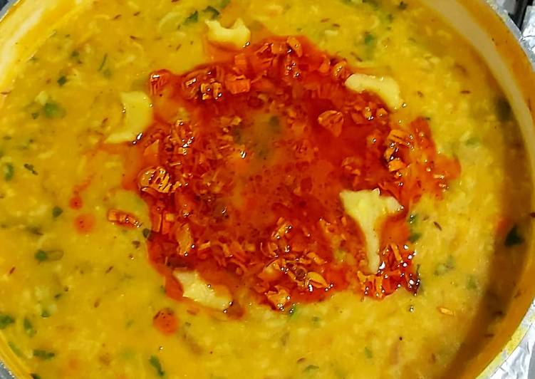 Steps to Prepare Perfect Naram Garam Dal Khichdi