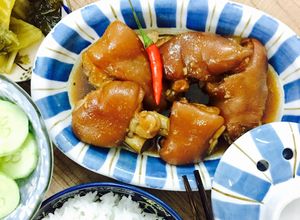 Hình của món Giò heo kho tỏi.