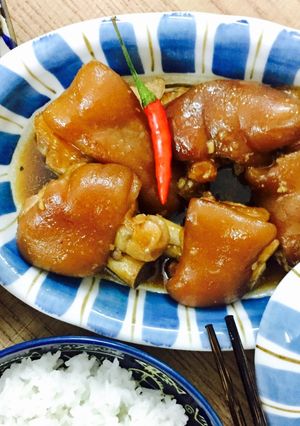 Hình của món Giò heo kho tỏi.