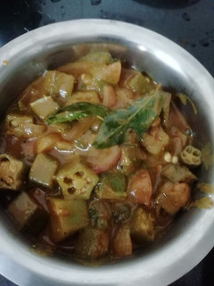 வெண்டைக்காய் புளிக்குழம்பு(vendaikkai puli kulambu recipe in tamil) செய்முறை முக்கிய புகைப்படம்
