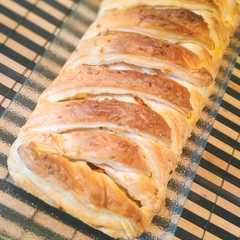 Una foto de Trenza de hojaldre de ‘picadillo de chorizo light’