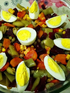 Una foto de Ensalada multicolor