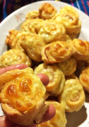 Una foto de Scones enrollados de jamón y mozzarella 🧀