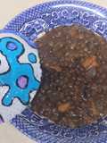 Lentejas negras guisadas con patata, batata y zanahoria en olla exprés