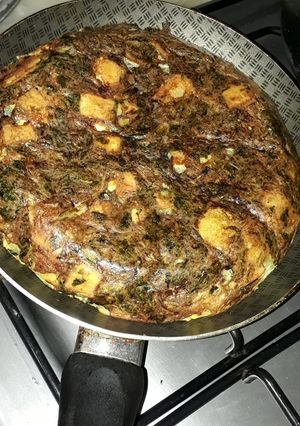Una foto de Tortilla de acelga y papa