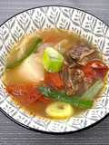 Nutritious and Slightly Spicy 'Daikon Tomato Beef Rib Soup'