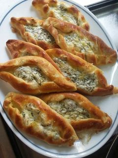 صورة لوصفة فطائر {قوارب الجبنه بالزعتر}
