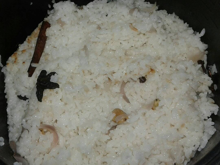 Ternyata begini loh! Bagaimana cara membuat Nasi Gurih / Nasi Minyak Rice cooker yang menggugah selera
