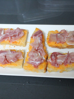 Una foto de Pan con jamón