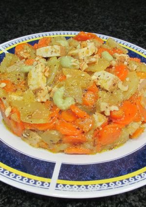Una foto de Tofu ahumado con verduras y kamut - veggie