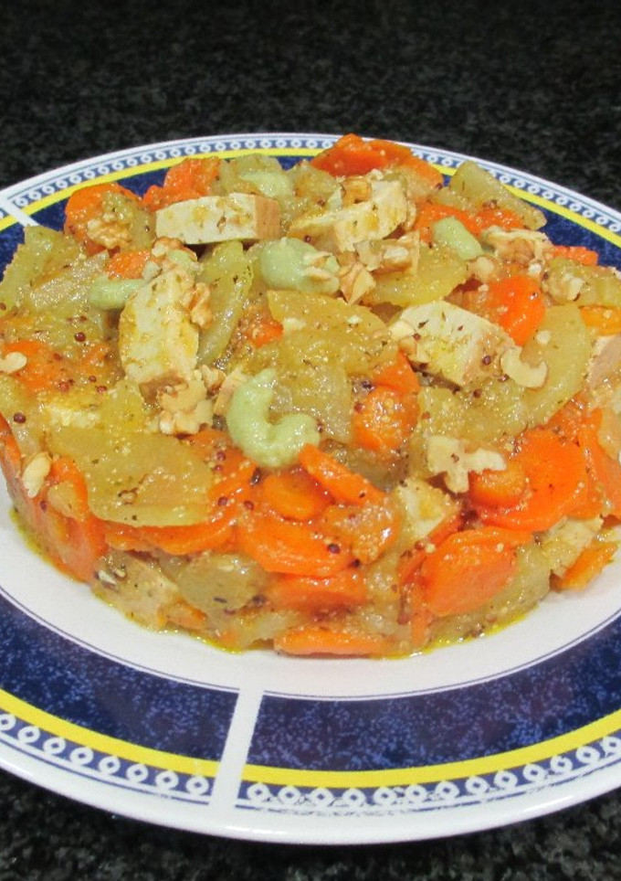 Una foto de Tofu ahumado con verduras y kamut - veggie