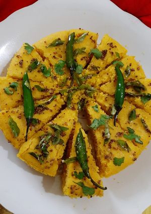 সফট্ স্পঞ্জি ধোকলা (Soft spongy dhokla recipe in bengali) রেসিপির প্রধান ছবি