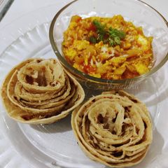 A picture of Paneer bhurji and paratha.