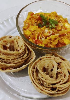 A picture of Paneer bhurji and paratha.