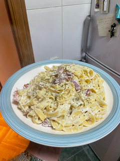 Una foto de Tagliatelle a la carbonara