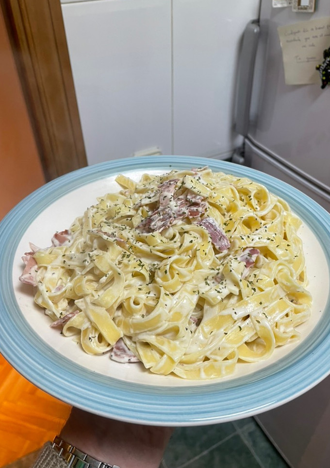 Una foto de Tagliatelle a la carbonara