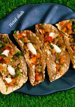 પાપડ ટાકોઝ (Papad Tacos Recipe In Gujarati) રેસીપી મુખ્ય ફોટો