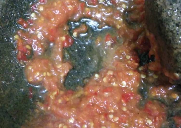 Langkah Mudah untuk Menyiapkan Sambal mentah uleg, Bikin Ngiler