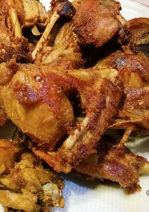 Foto resep Ayam ungkep goreng sedap (lengkuas + aroma kayu manis)