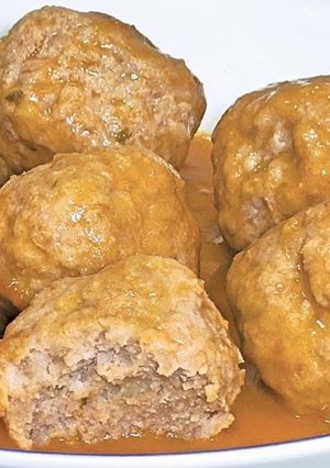 Una foto de Albóndigas de Pollo o Cerdo en Salsa de Verduras