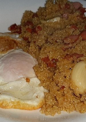 Una foto de Quinoa con chorizo y salchichas