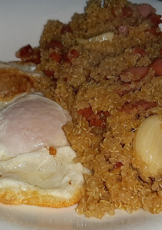 Una foto de Quinoa con chorizo y salchichas