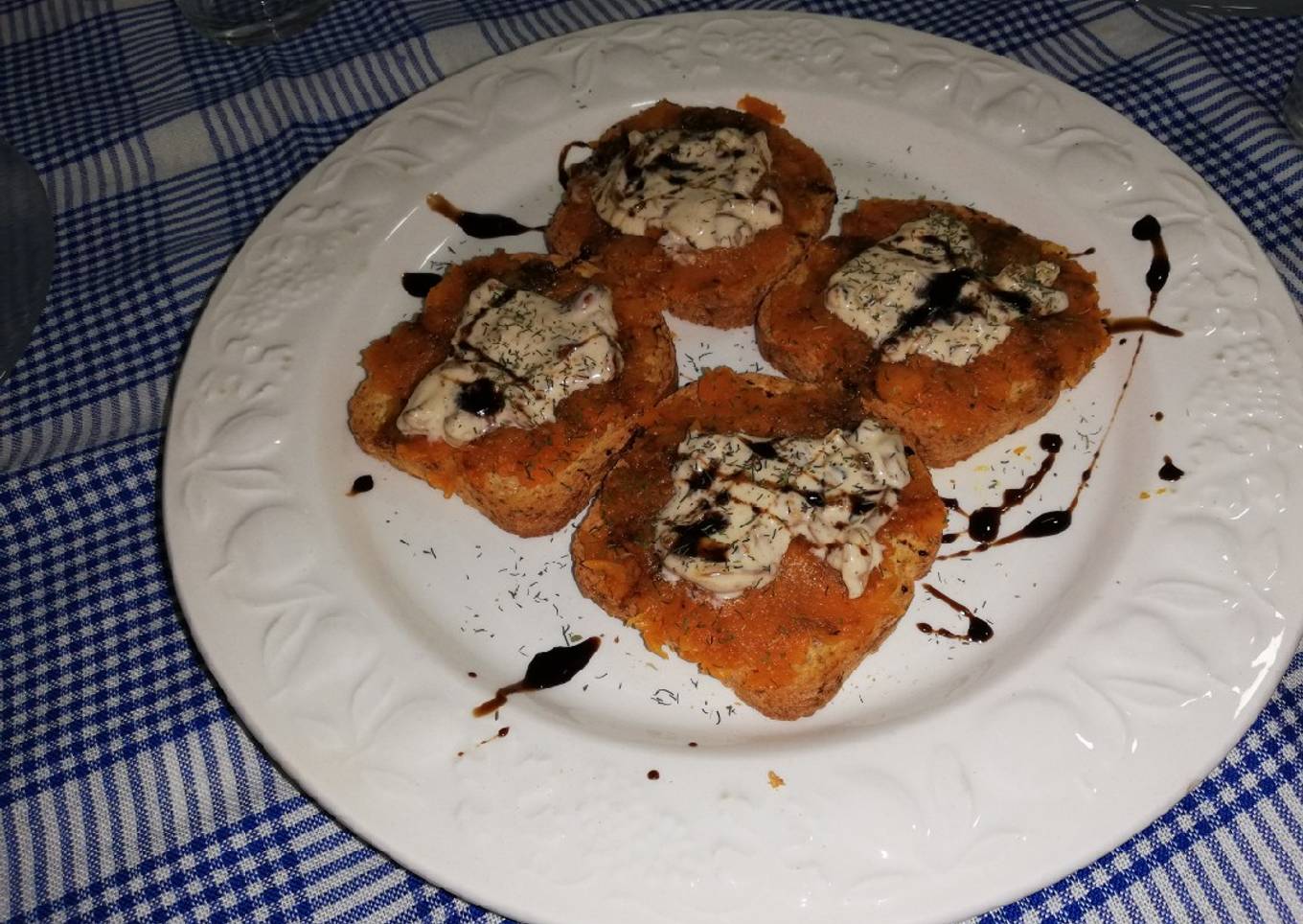 Tostadas de calabaza con queso azul
