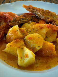 Una foto de Patatas con langostinos