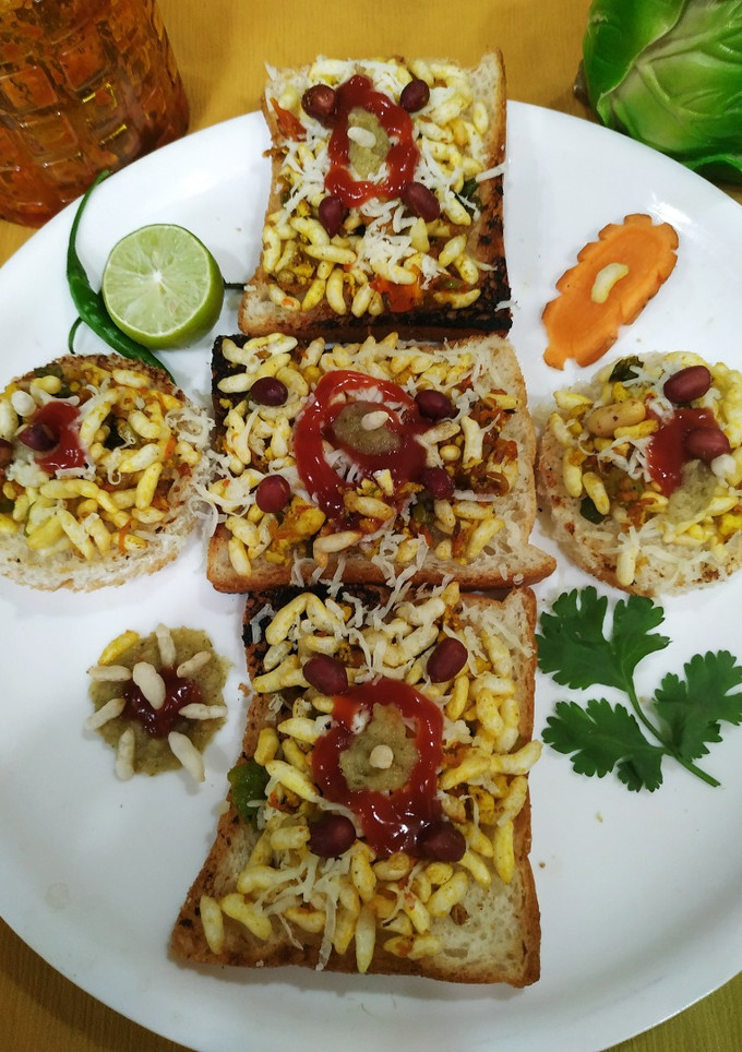 A picture of Bhel Sandwich.