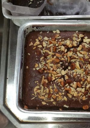 A picture of Hide& Seek and Oreo Biscuit Cake.