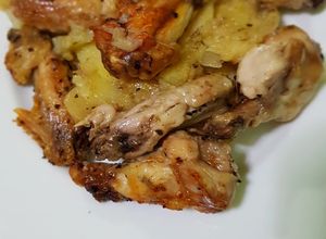Foto principal de Alitas de pollo al horno con patatas