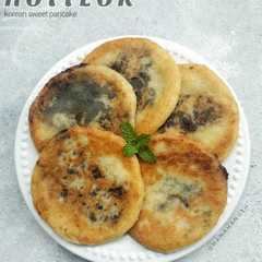 A picture of HOTTEOK (Korean Sweet Pancake).