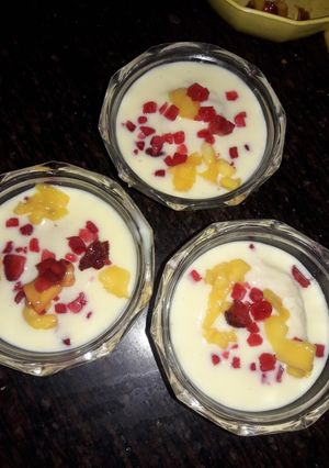 A picture of Custard fruit stuffed balls.