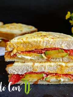 Una foto de Sándwich de calabacín y chorizo de pamplona