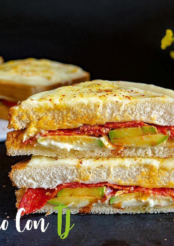 Una foto de Sándwich de calabacín y chorizo de pamplona