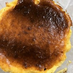 A picture of Basque burnt cheesecake.