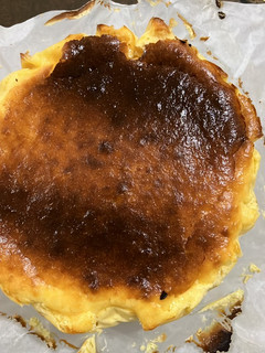 A picture of Basque burnt cheesecake.