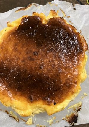A picture of Basque burnt cheesecake.